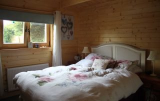 Loghouse.ie log cabin. Top quality log house products.